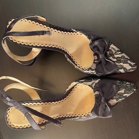 Vintage Style Heels Lace and Bow - Picture 4 of 5